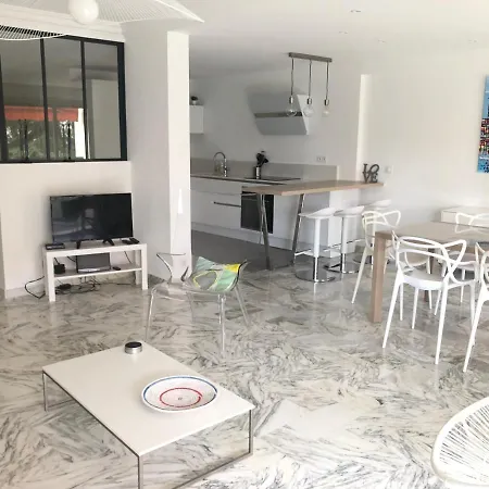 Near Martinez- 100m2- 3 Bedrooms-ac- Balcony Apartman Cannes