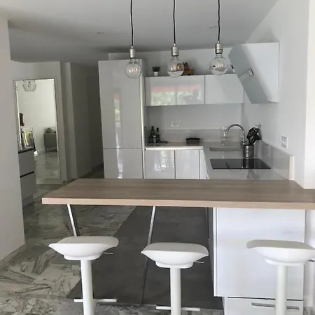 Near Martinez- 100m2- 3 Bedrooms-ac- Balcony Apartman Cannes