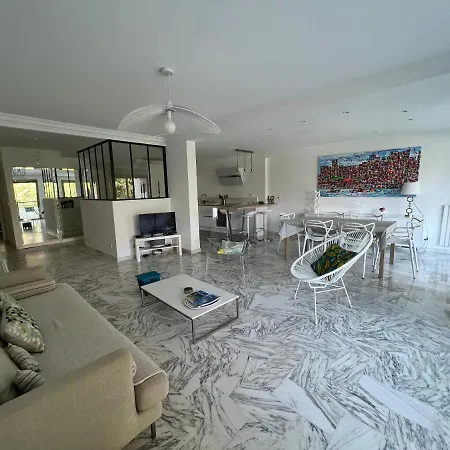 Martinez- Family 100m2 * Cannes